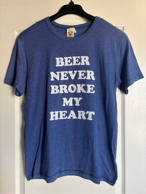 Charlie Southern - Beer Never Broke My Heart T-shirt - NEW joke women’s medium